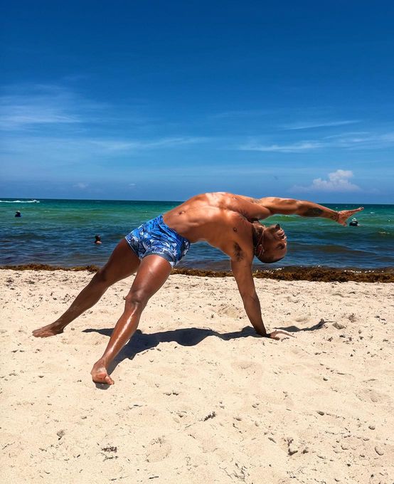 Ari — massage therapist in Miami Beach, FL