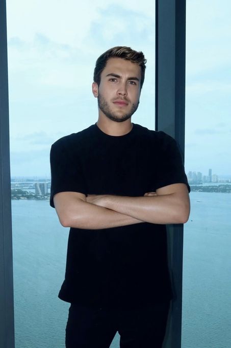 Alberto — massage therapist in Miami, FL