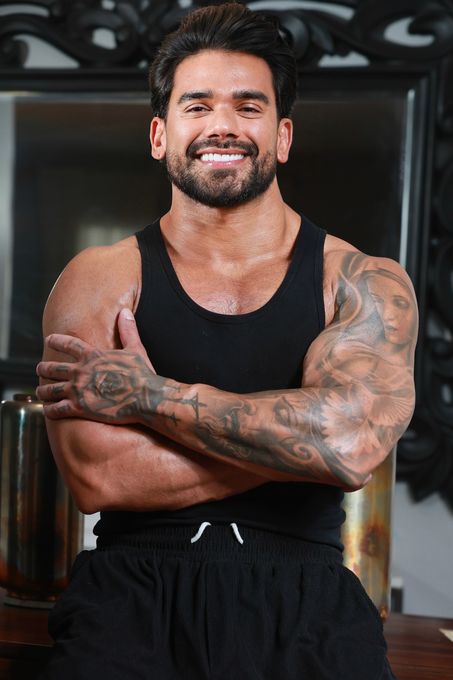 Carlos — massage therapist in Dallas, TX