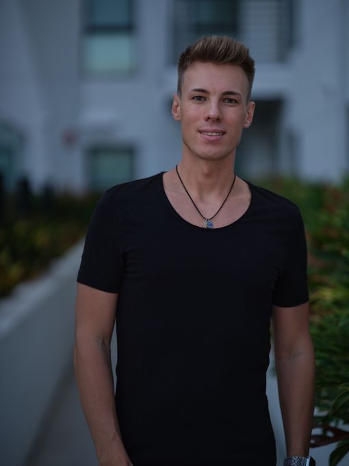 Max — massage therapist in Los Angeles, CA