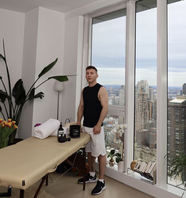 Taylor — massage therapist in Chicago, IL