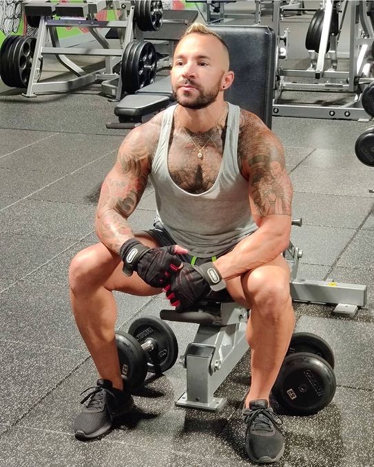 Leo — massage therapist in St. Petersburg, FL