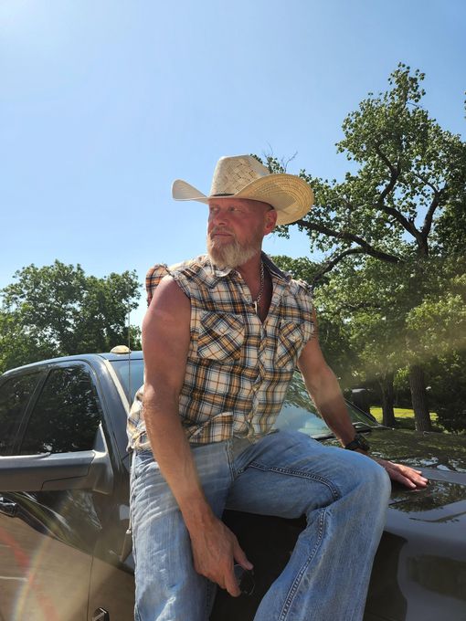 Ronnie — massage therapist in Dallas, TX
