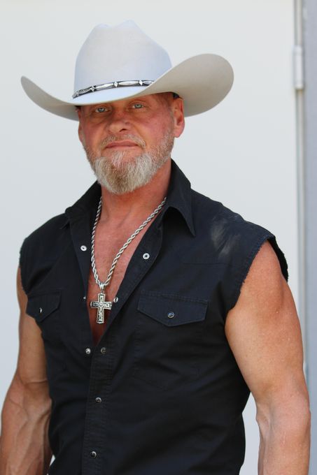 Ronnie — massage therapist in Dallas, TX