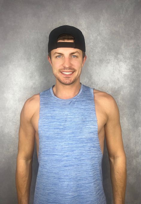 Dustin — massage therapist in Miami, FL