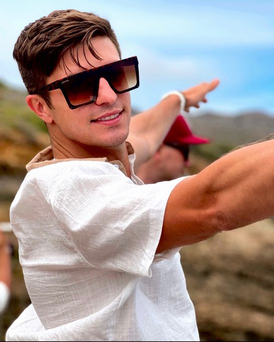 Dustin — massage therapist in Miami, FL