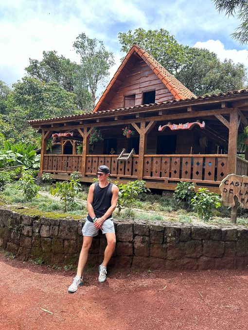 Dustin — massage therapist in Miami, FL