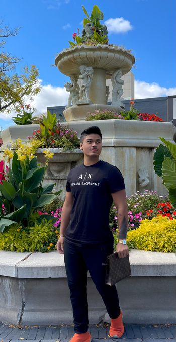 Ronnie — massage therapist in Chicago, IL