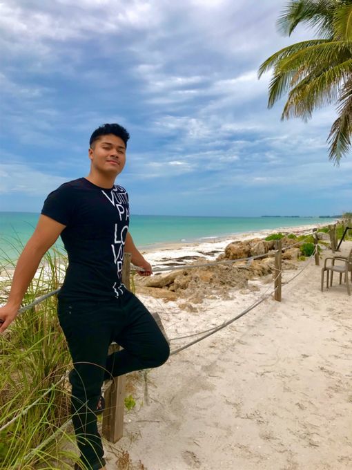 Ronnie — massage therapist in Chicago, IL