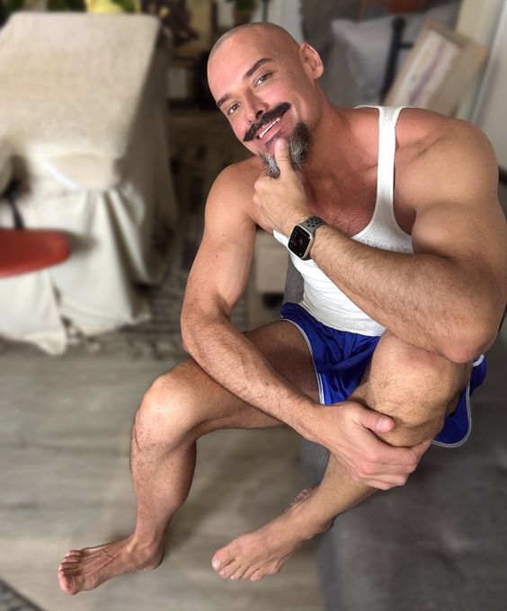 Ari — massage therapist in San Diego, CA