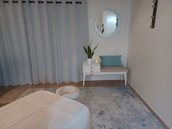 Mong — massage therapist in Palm Springs, CA