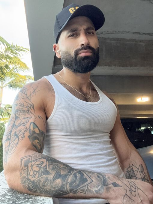 Adrian — massage therapist in Miami, FL