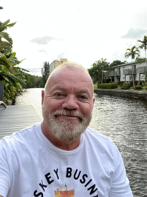 Lee — massage therapist in Wilton Manors, FL