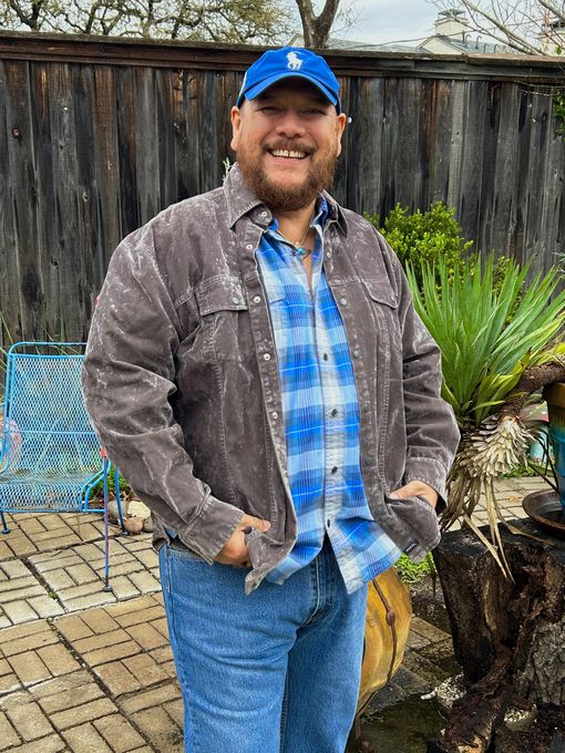 Carlos — massage therapist in Dallas, TX