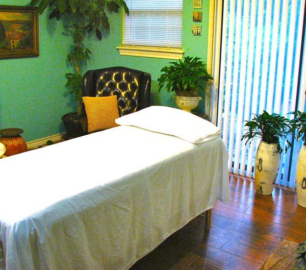 Carlos — massage therapist in Dallas, TX
