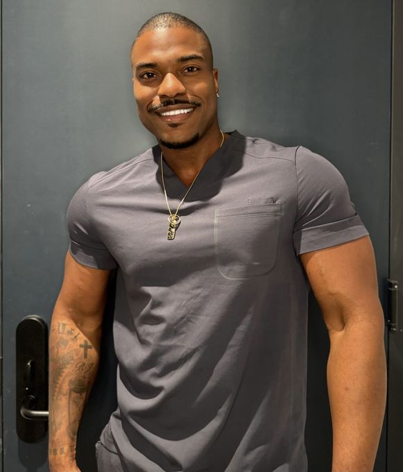 John — massage therapist in Miami, FL