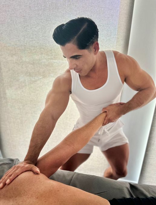 Orlando — massage therapist in Palm Springs, CA