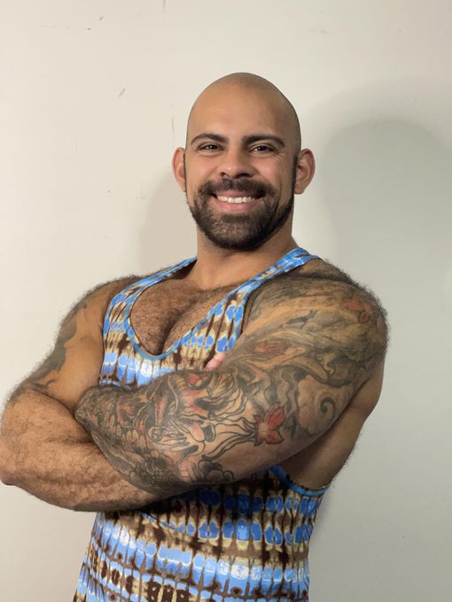 Br — massage therapist in Chicago, IL