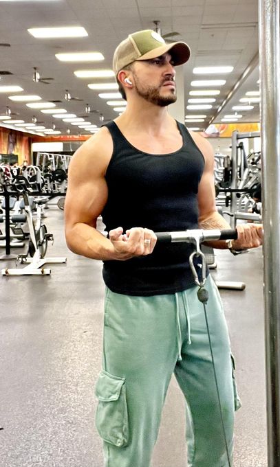 Cristian — massage therapist in Miami, FL