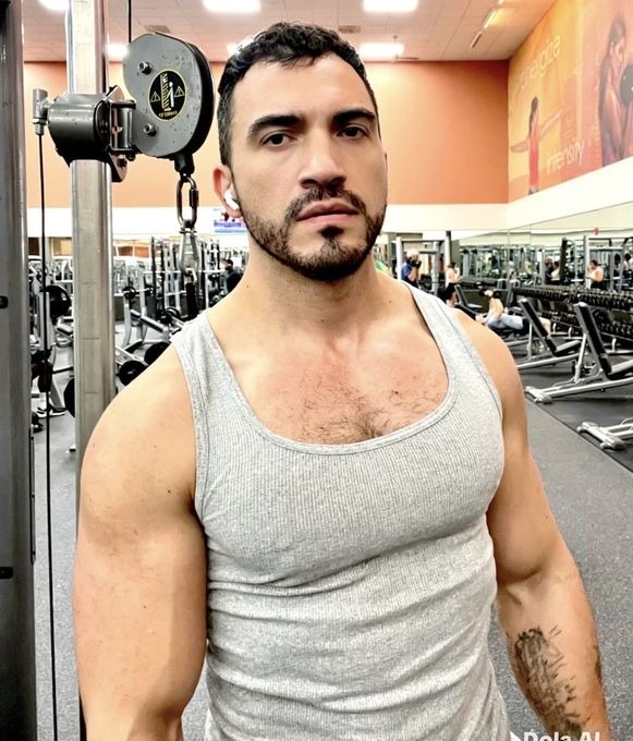 Cristian — massage therapist in Miami, FL