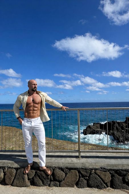 I — massage therapist in Honolulu, HI
