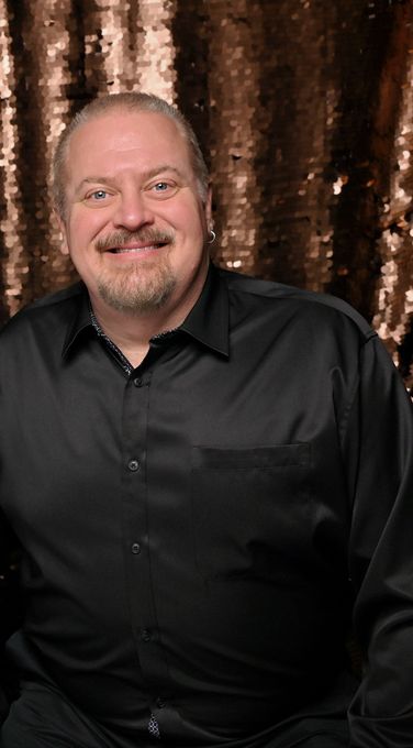Lee — massage therapist in Streamwood, IL