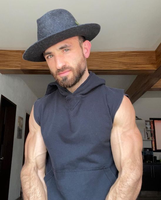 Ricardo — massage therapist in Beverly Hills, CA