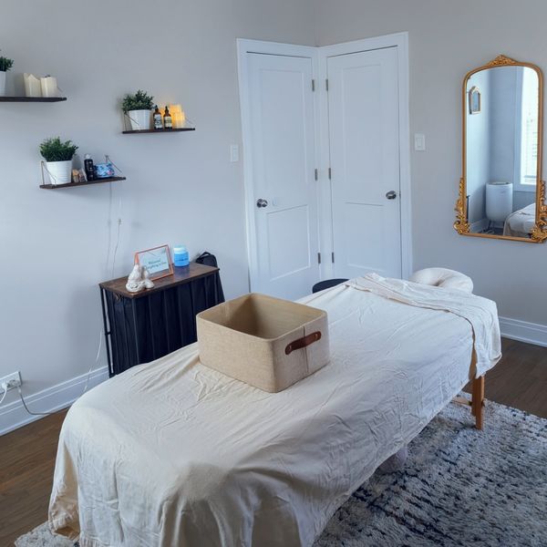 Travis — massage therapist in Chicago, IL