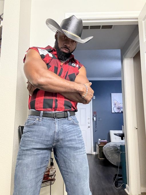 Ellis — massage therapist in Dallas, TX