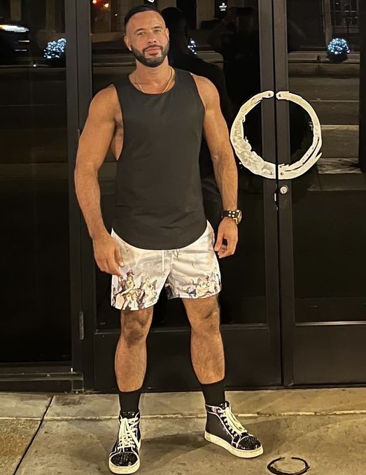 Alex — massage therapist in Chicago, IL