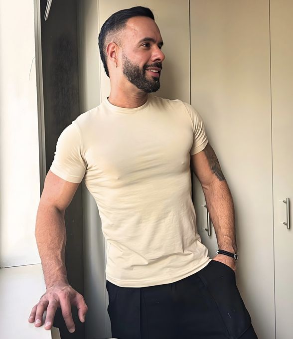 Alex — massage therapist in Chicago, IL