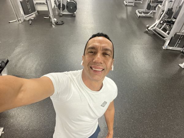 Fernando — massage therapist in Miami, FL