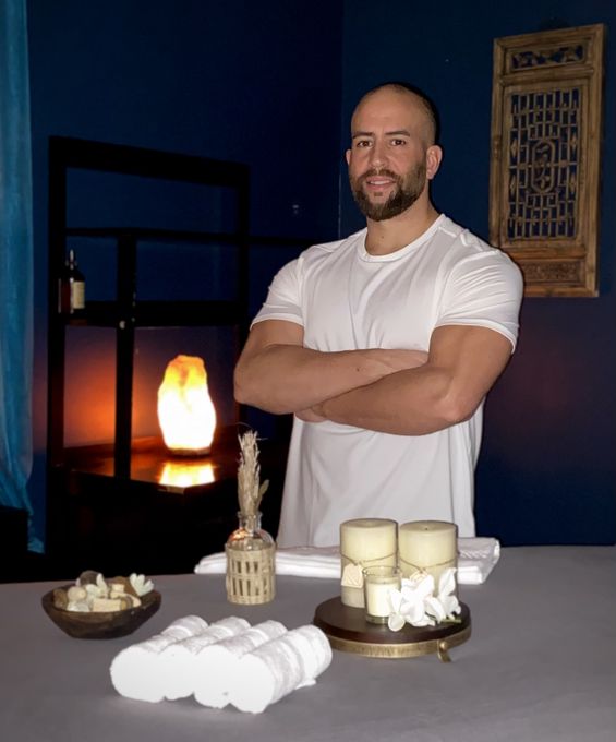 Victor — massage therapist in Chicago, IL