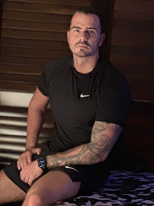 Leonardo — massage therapist in Orlando, FL