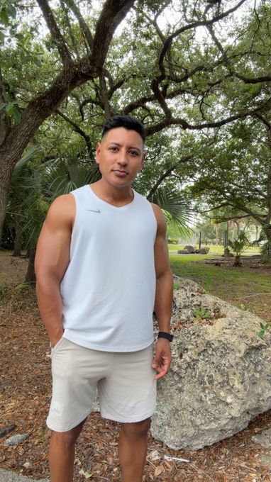 Eloy — massage therapist in Miami, FL