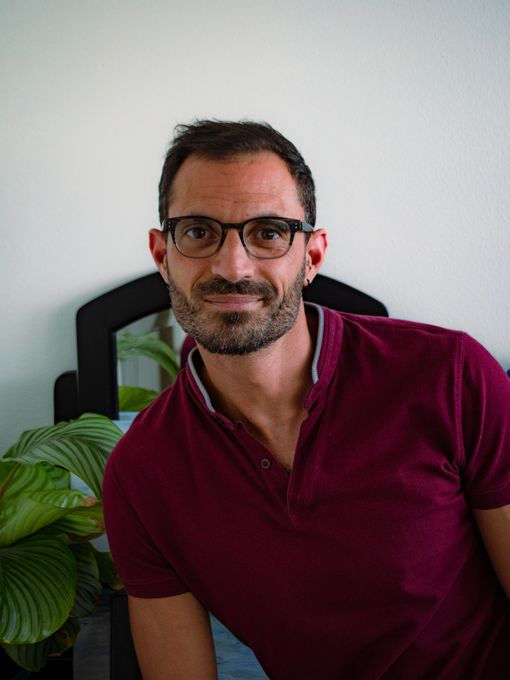 R — massage therapist in Honolulu, HI