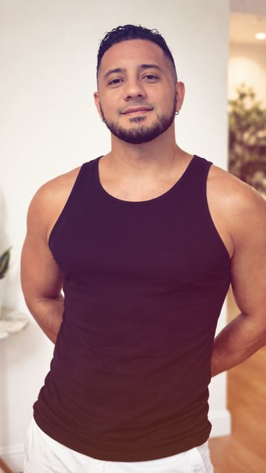 Cesar — massage therapist in North Bergen, NJ
