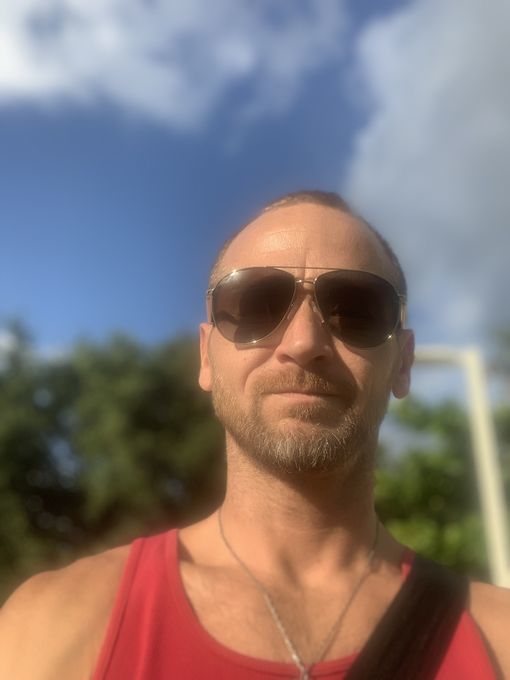 Van — massage therapist in Wilton Manors, FL