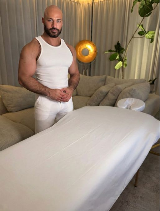 Leo — massage therapist in Miami, FL
