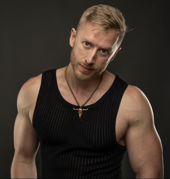 Liam — massage therapist in Chicago, IL