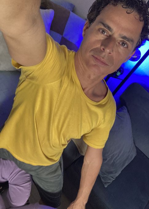 Carlos — massage therapist in Los Angeles, CA
