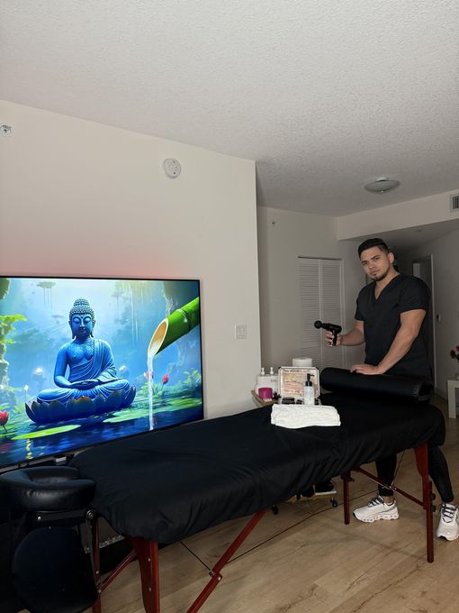 King — massage therapist in Miami, FL