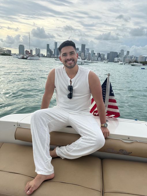 King — massage therapist in Miami, FL