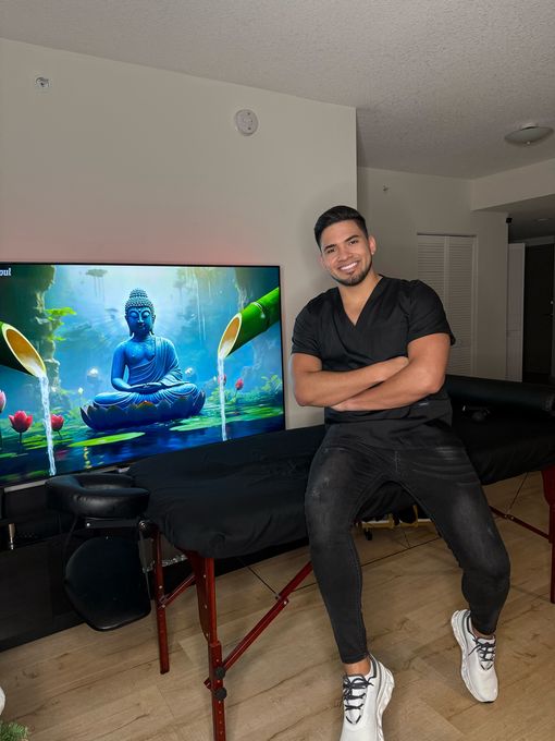 King — massage therapist in Miami, FL